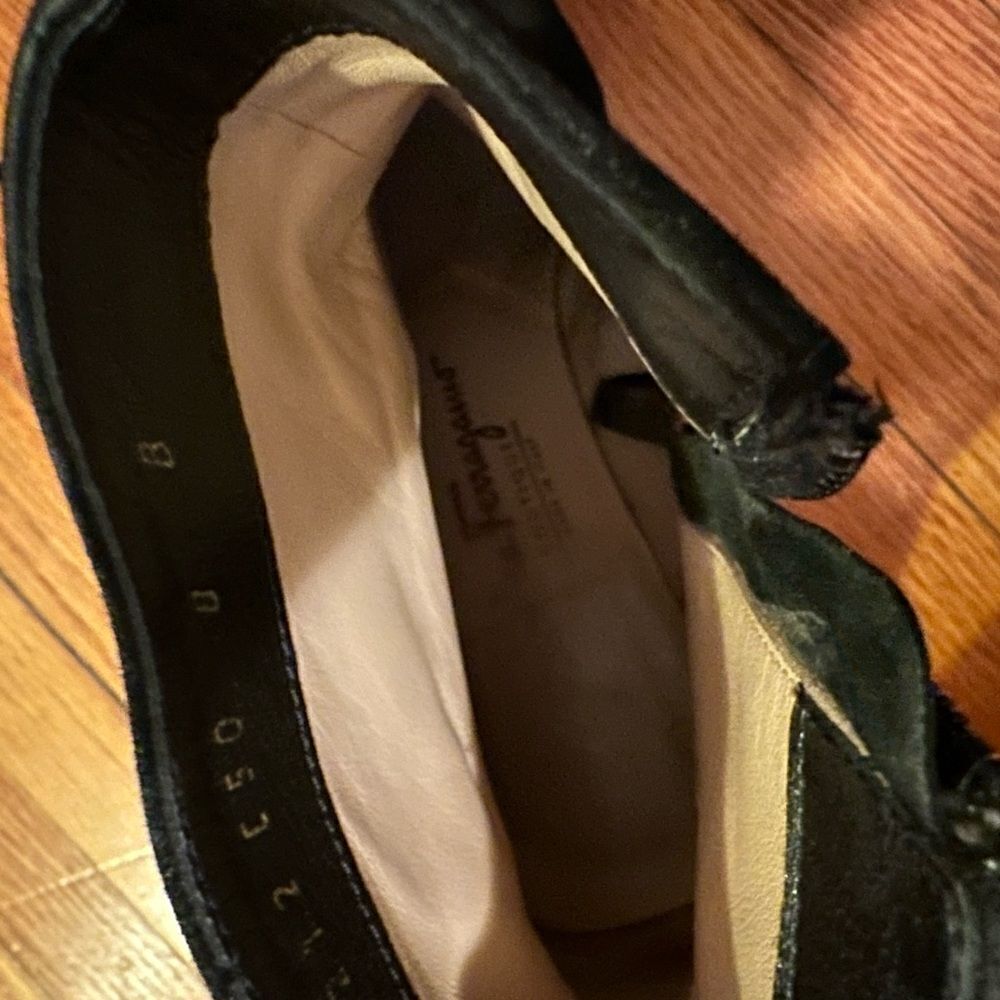 Kid suede Ferragamo black mid-heel booties pre-owned size 8 B Italian-made - Picture 16 of 16